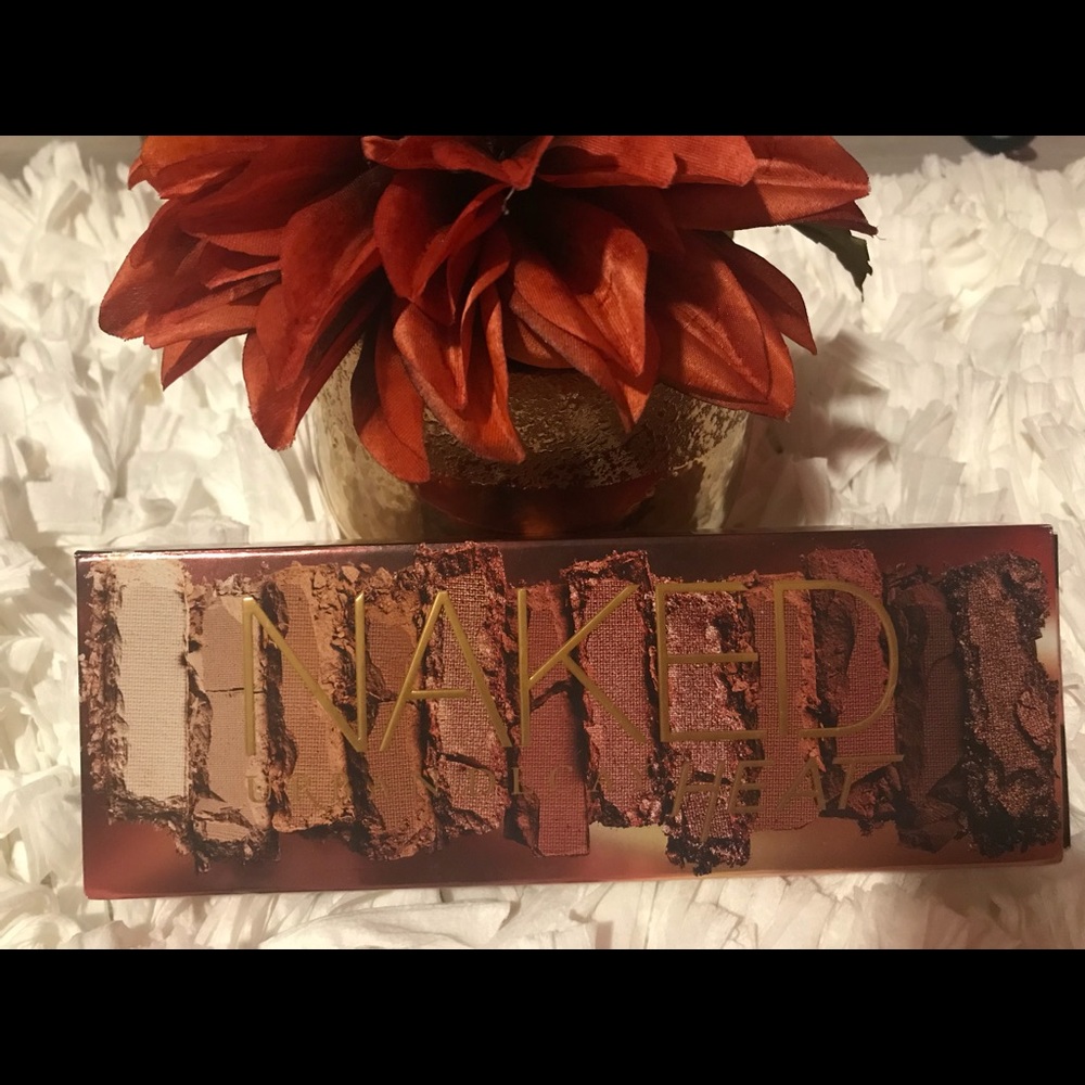 Urban decay Eye shadow palette